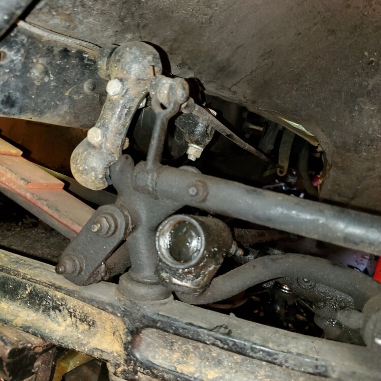 drag link brake actuator tube and steering arm from front.jpg